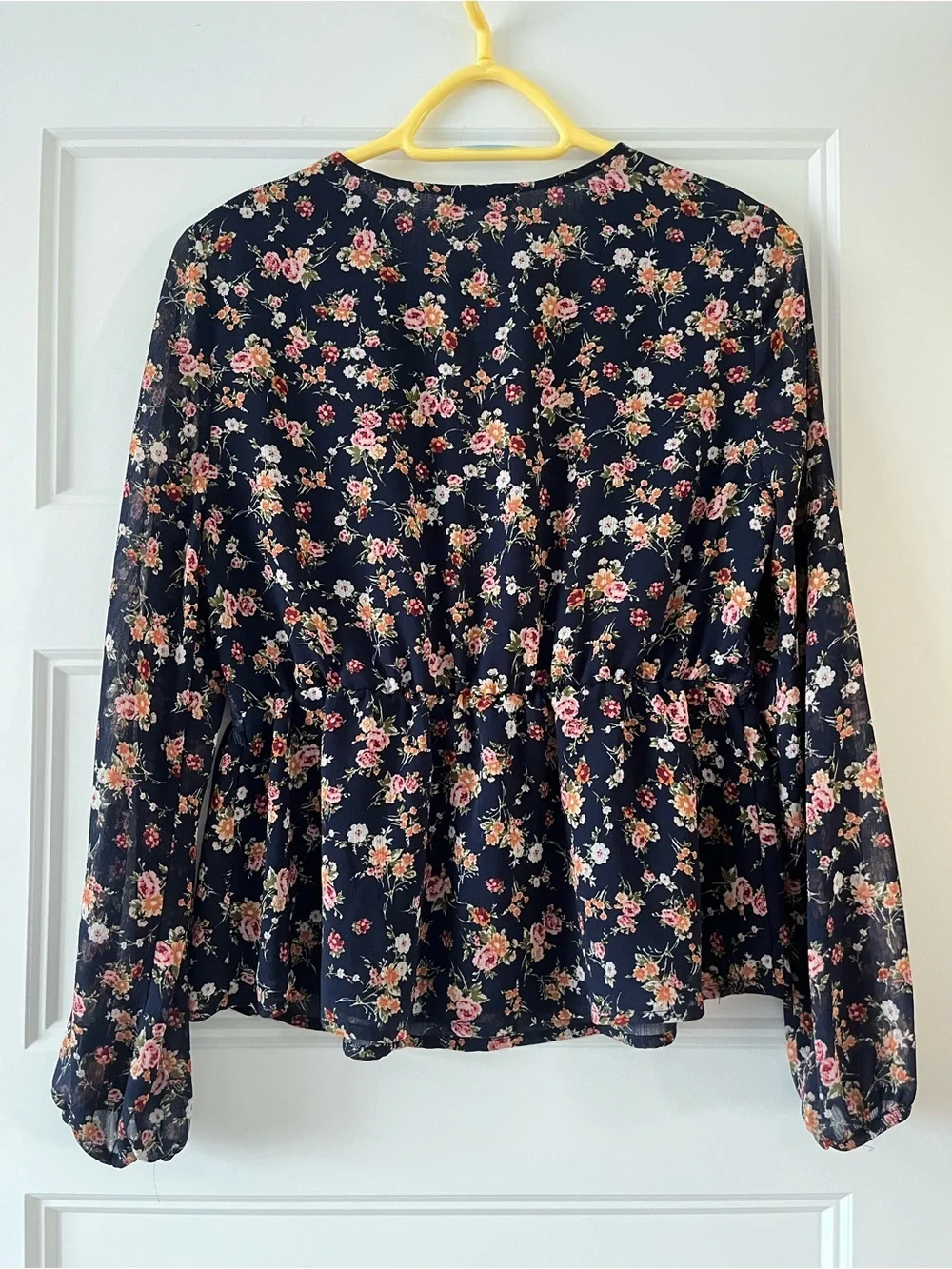 Dynamite Navy Floral Lace-Waist V-Neck Blouse size small - Picture 7 of 7